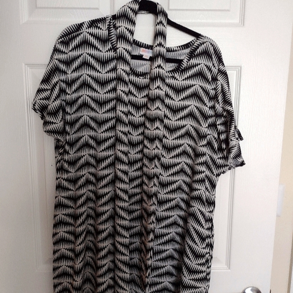 LuLaRoe tunic 3X with tie black white
